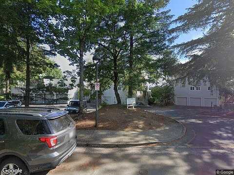 Eagle Crest Dr, Lake Oswego, OR 97035