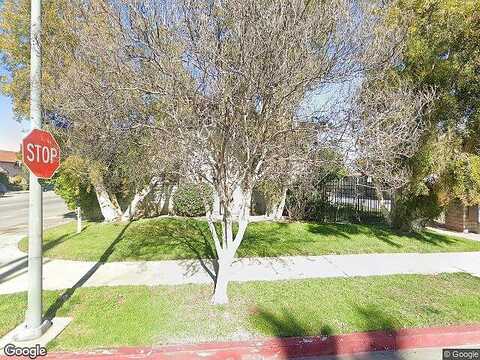 Community St, Winnetka, CA 91306
