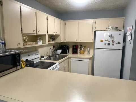 W 19Th Ave, Hialeah, FL 33012