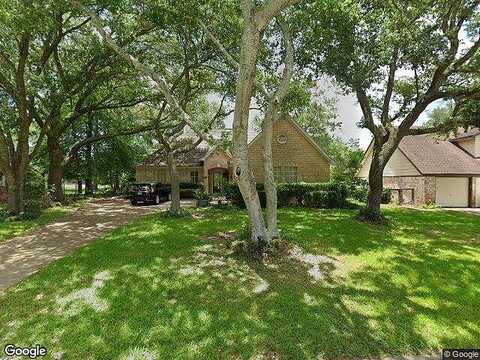 W Castle Harbour Dr, Friendswood, TX 77546