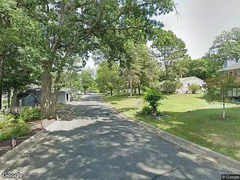 Dl Rhoy Ave, Chaska, MN 55318
