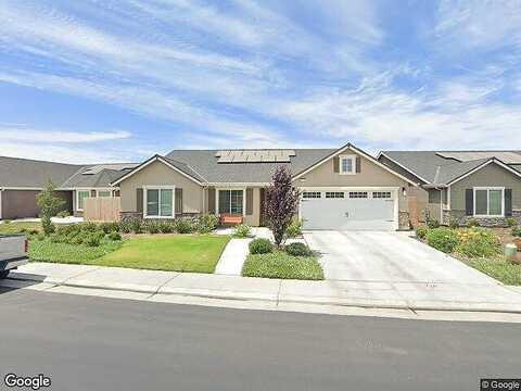 Softwind Dr, Tulare, CA 93274