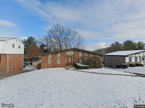 Sheffield Dr, Irwin, PA 15642