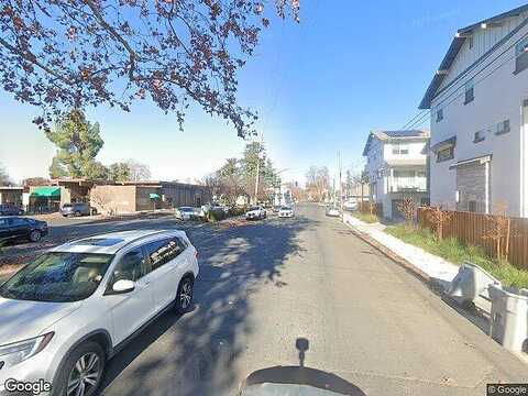 Cleveland St, Woodland, CA 95695