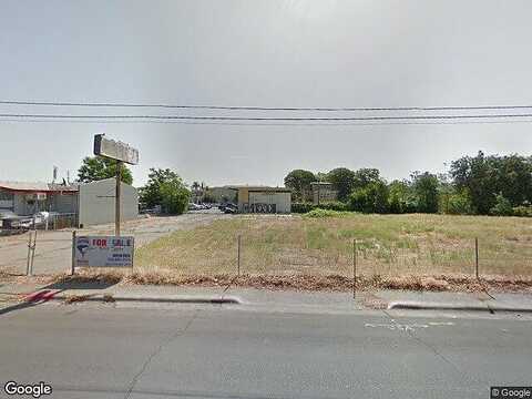 Cleveland St, Woodland, CA 95695
