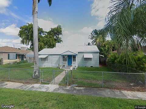 Dewey St, Hollywood, FL 33020