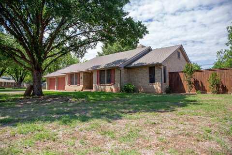 2104 Denfield Lane, Childress, TX 79201