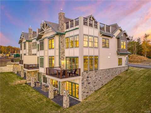 Hunter Circle #4 Mountain Home Alt, Pocono Twp, PA 18372