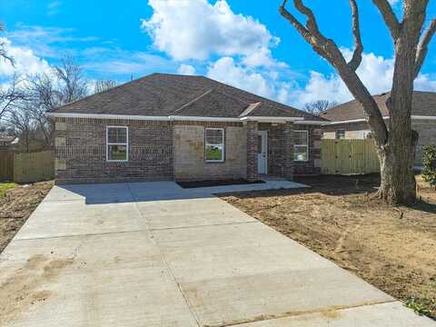 E Tyler Street, Ennis, TX 75119