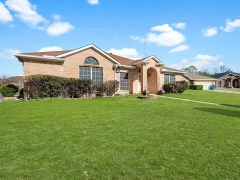 1208 Urban Drive, DeSoto, TX 75115