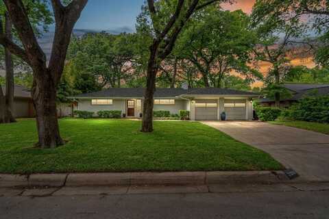 3200 Spanish Oak Drive, Fort Worth, TX 76109