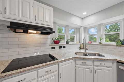 818 Red Oak Drive, Mansfield, TX 76063