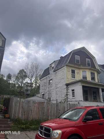 1115 5th Avenue, Altoona, PA 16601