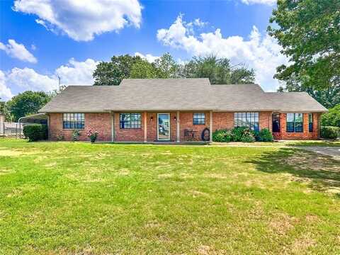 104 W Perry Street, Frankston, TX 75763