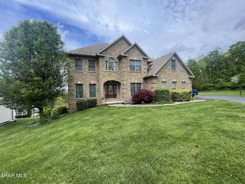 738 Chapel Drive, Altoona, PA 16602