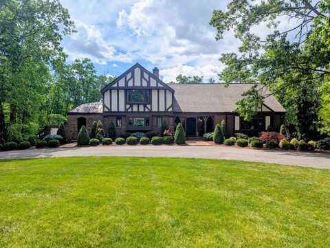 5225 Flintlock RD, Roanoke, VA 24018