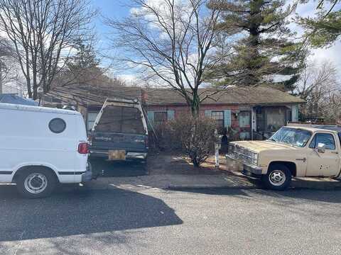 Manhattan, HUNTINGTON, NY 11743