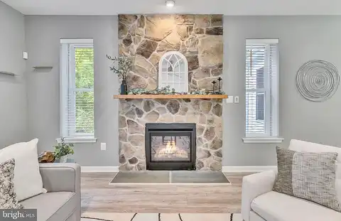 Colonial Oak, HUNTINGTOWN, MD 20639