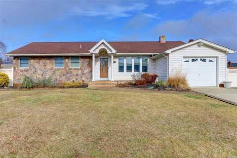 Kerry, HOLBROOK, NY 11741