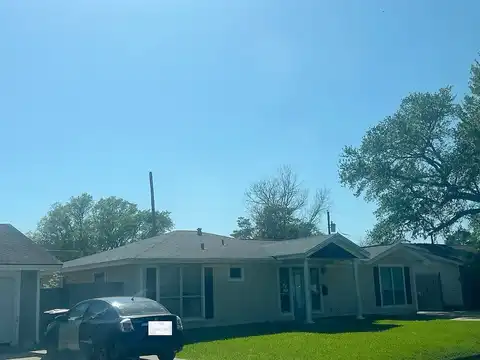 S 4Th 1/2 St, NEDERLAND, TX 77627