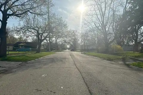 Brown, FLINT, MI 48532