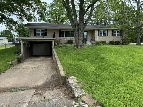 407 Morris ST, Berryville, AR 72616