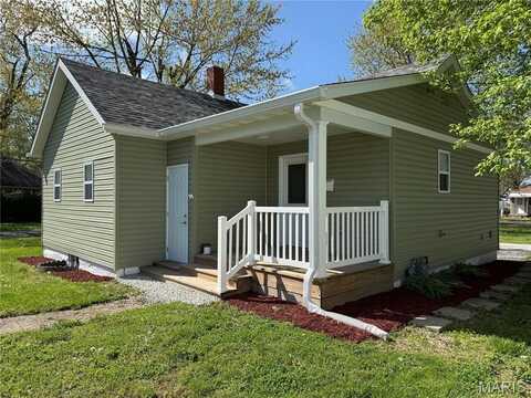 105 E Macoupin Street, Staunton, IL 62088