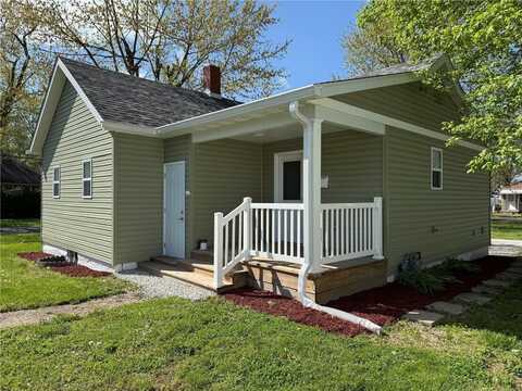 105 E Macoupin Street, Staunton, IL 62088