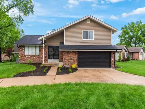 160 Rue Grand Drive, Lake Saint Louis, MO 63367