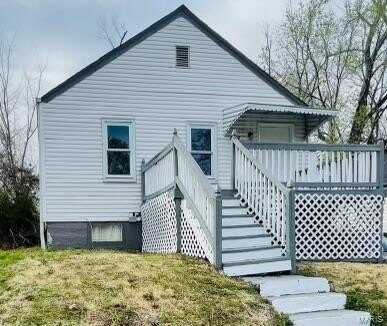 2123 Rosebud Avenue, Hillsdale, MO 63121