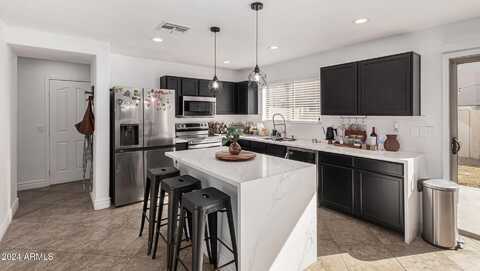 8913 E ORO Circle, Mesa, AZ 85212