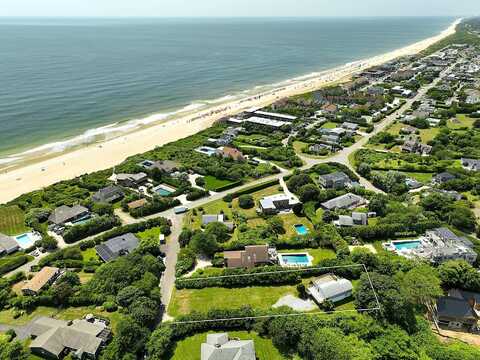 9 Hopkins Ave, Montauk, NY 11954