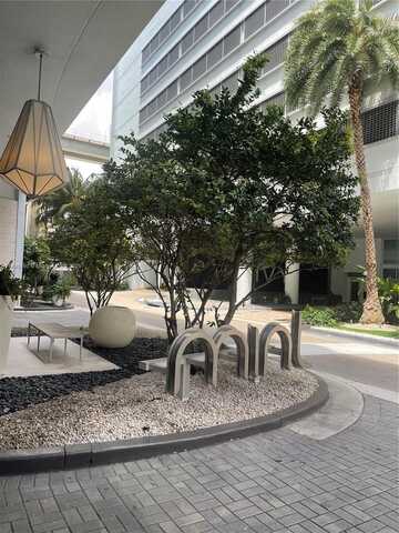 92 SW 3rd St, Miami, FL 33130