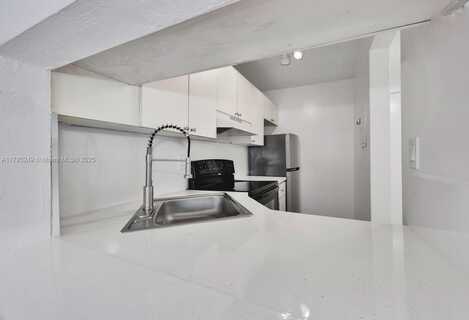 7403 SW 82nd St, Miami, FL 33143