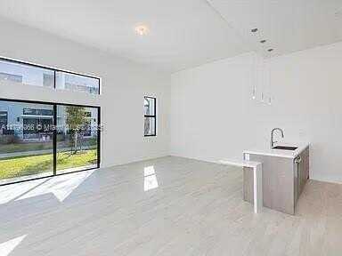 4500 NW 8th Pl, Plantation, FL 33317