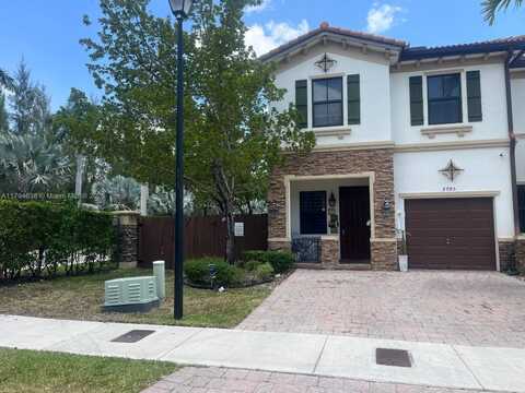 8985 NW 98th Ave, Doral, FL 33178
