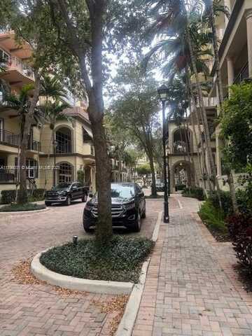 2633 NE 14th Ave, Wilton Manors, FL 33334