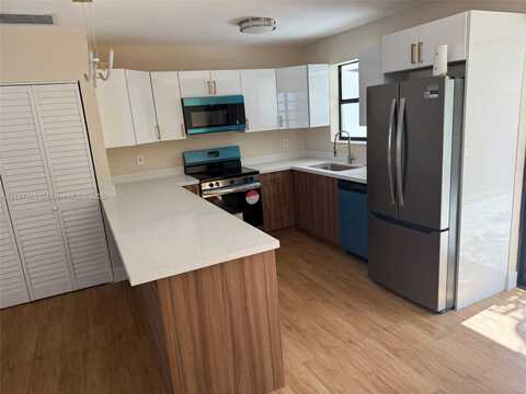 750 S 61st Ter, Hollywood, FL 33023
