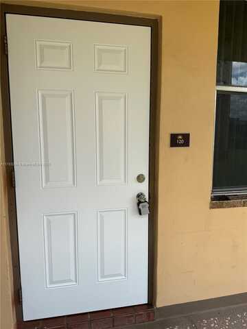 9121 Sunrise Lakes Blvd, Sunrise, FL 33322
