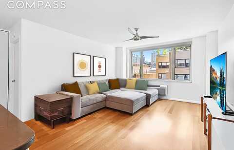 130 West 67th Street, New York, NY 10023