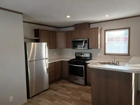 211 Magnolia Pl., Belleville, MI 48111