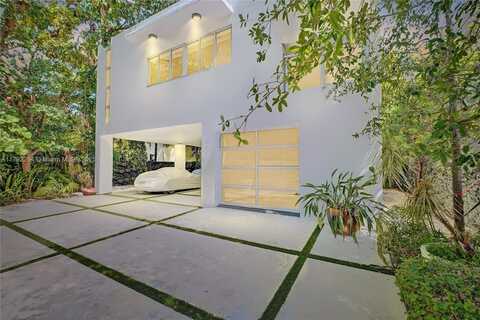 3861 Kumquat Ave, Miami, FL 33133