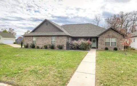 4602 W 28th Place, Joplin, MO 64804