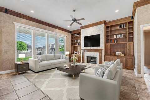 904 Plainfield Court, College Station, TX 77845
