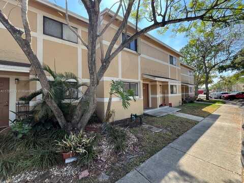 9491 N Palm Cir N, Pembroke Pines, FL 33025
