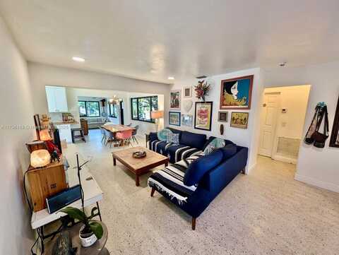 722 SW 10th St, Hallandale Beach, FL 33009
