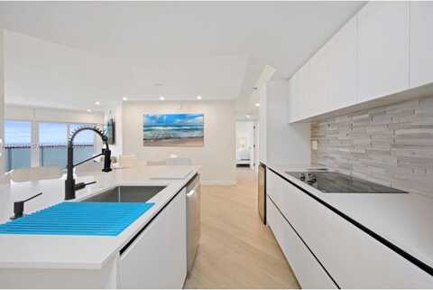 6767 Collins Ave, Miami Beach, FL 33141