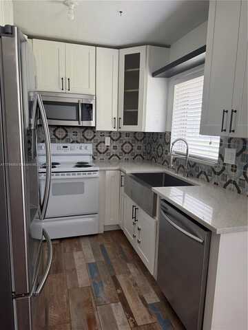 3800 NE 21st Ave, Lighthouse Point, FL 33064