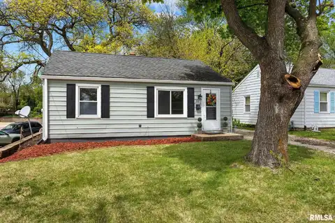 211 E LAKE Avenue, Peoria, IL 61614