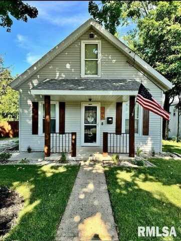 105 N CREAMERY Street, Eureka, IL 61530